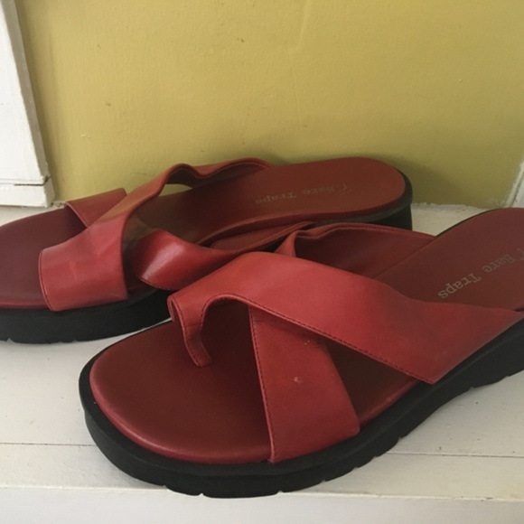 bare traps flip flop sandals